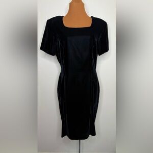 Maggy London Velvet Vintage Dress Short Sleeves Square Neck Size 12